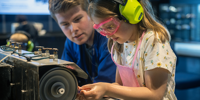 lapidary lab at dynamic earth