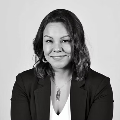 dr. sharlene webkamigad headshot